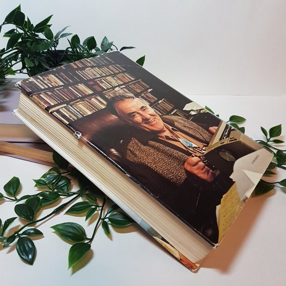 Book The Walking Drum by Louis L'Amour Historical Fiction - Picture 5 of 7